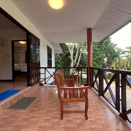 Naisang Hostel Chumphon Exterior photo