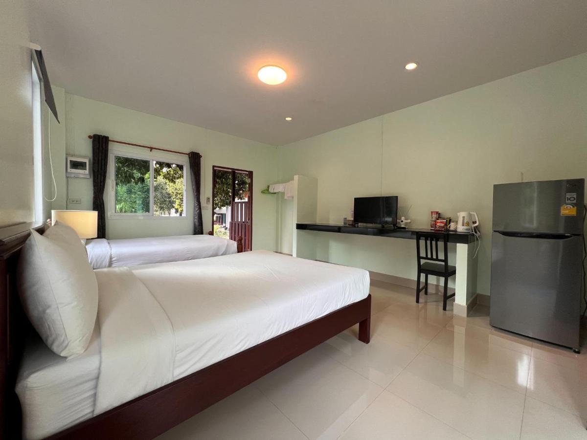 Naisang Hostel Chumphon Exterior photo