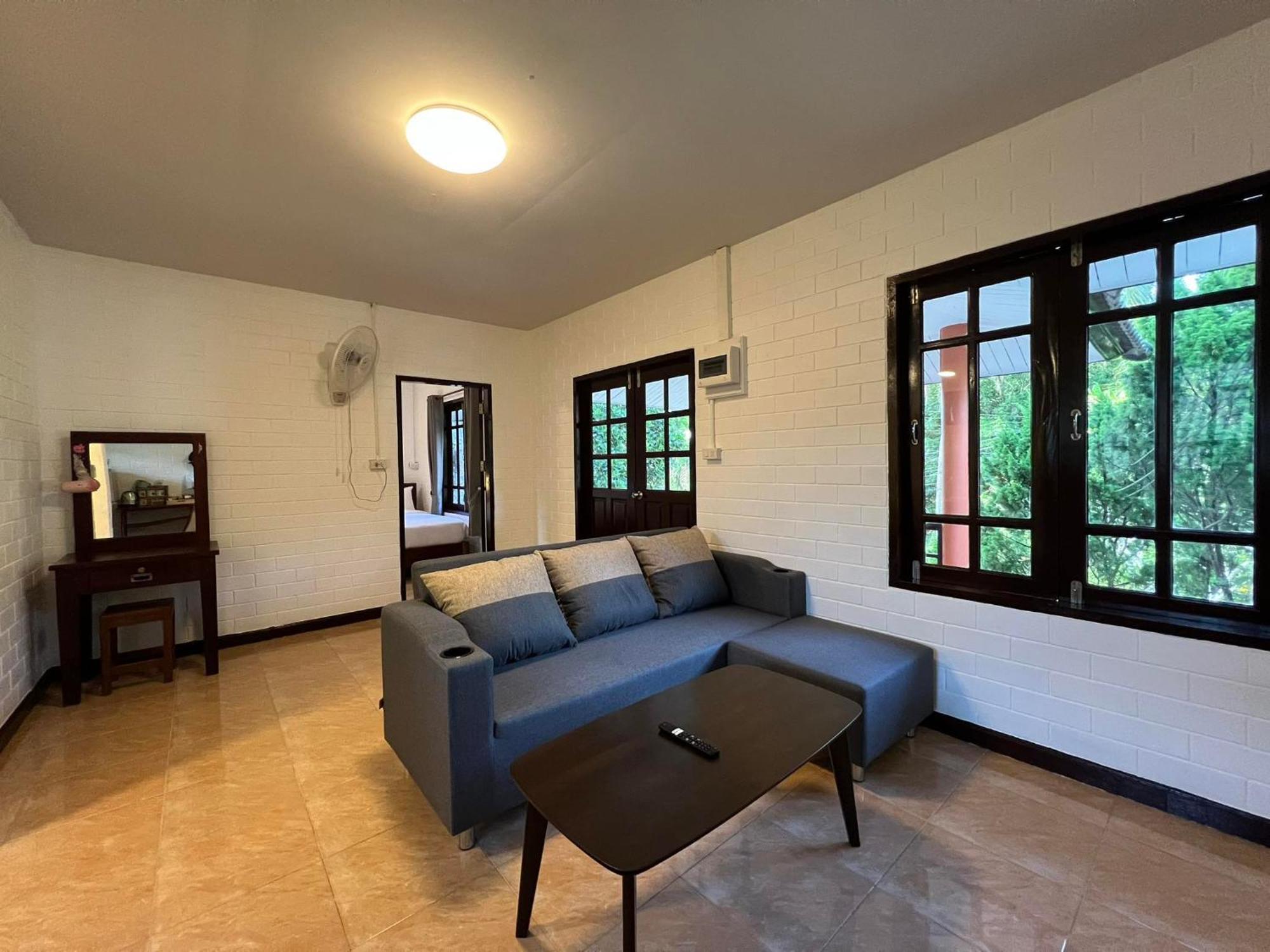 Naisang Hostel Chumphon Exterior photo