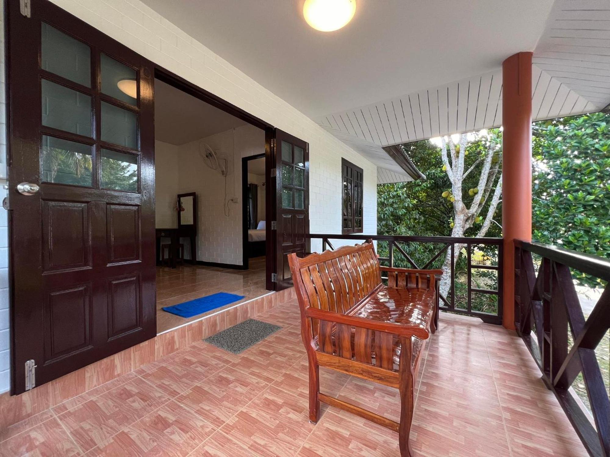 Naisang Hostel Chumphon Exterior photo